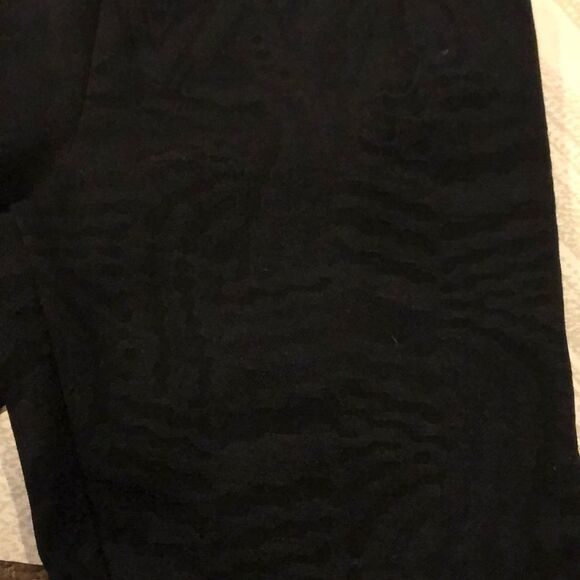 Koral Black Textured Crop Leggings Elastic Waist - Picture 3 of 7